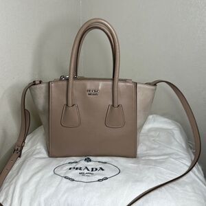 💯Authentic Prada Handbag Two-way🍀